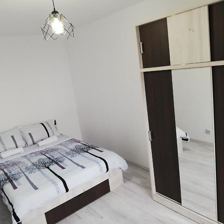 Apartament Brezoiアパートメント エクステリア 写真